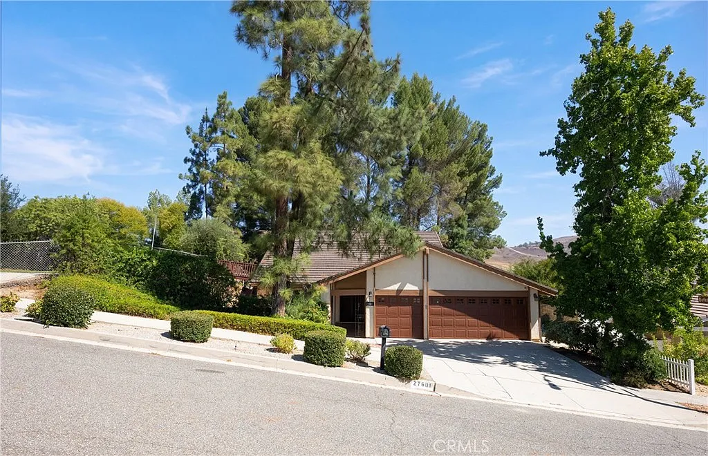 4 bed, 1850 sqft, $4,995 — Photo 2