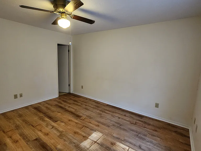137 Green Hollow Cir — Photo 11