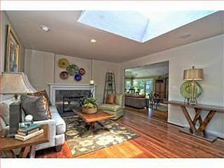 4th image of 253 Carlton Ct