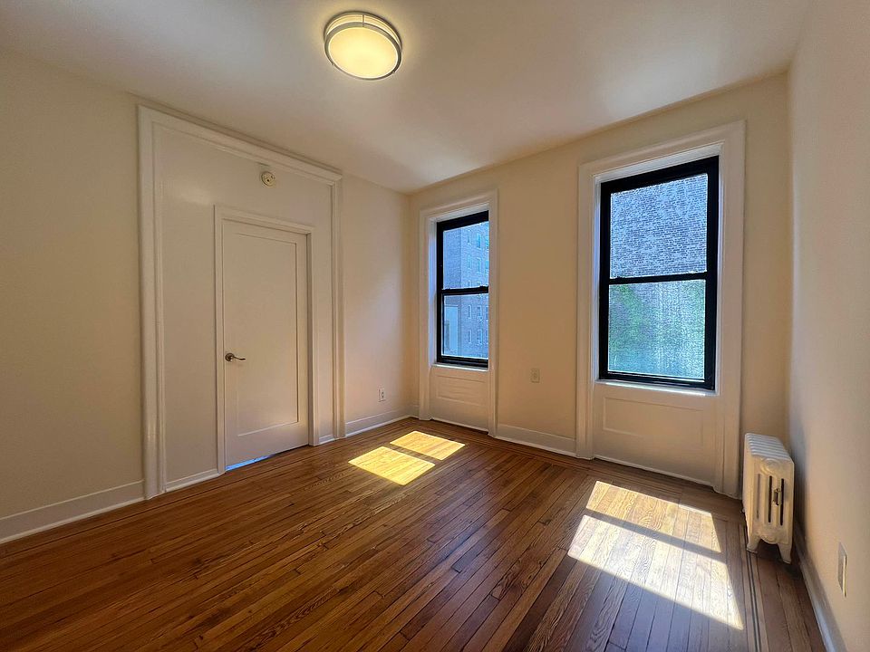 1st image of 115 Washington Pl APT 22