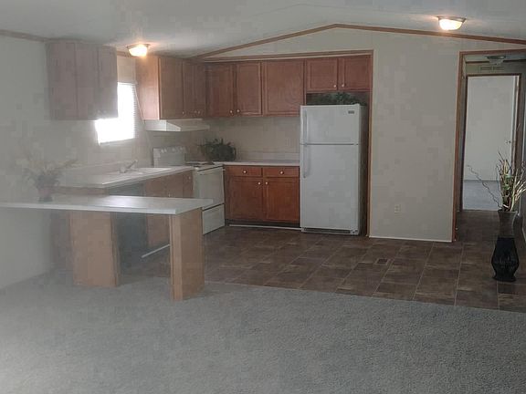 FAMILY KITCHEN W/WOOD CABINETRY