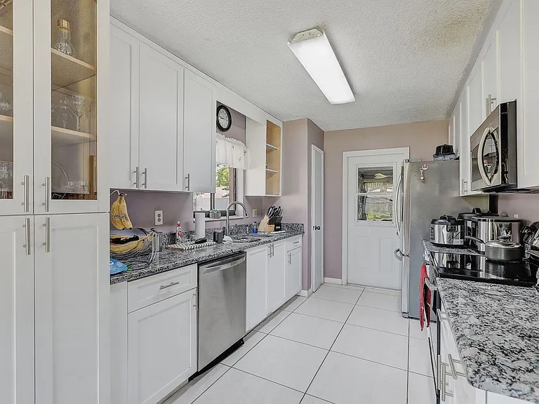 15846 Country Lake Dr — Photo 24
