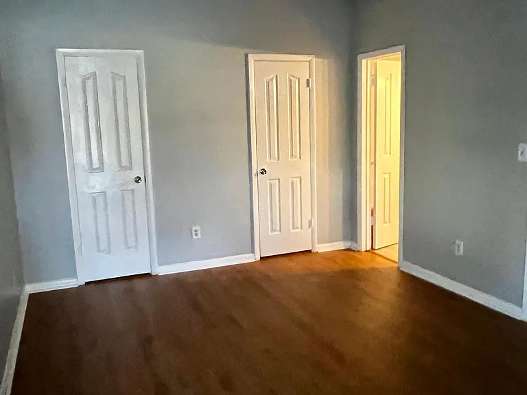 439 E Lake Cir — Photo 8