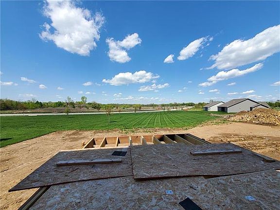 2nd image of 617 SE Colonial Dr