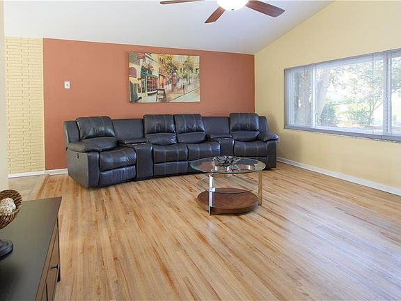 4th image of 407 Flamingo Dr
