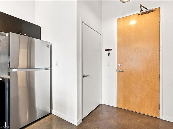3rd image of 410 King St W #408