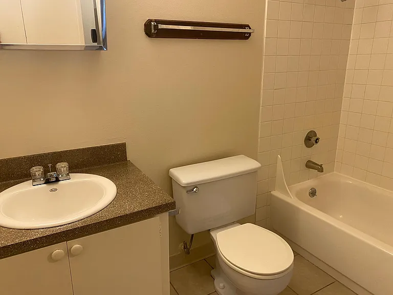 Parkwood Court Apartments — Photo 26