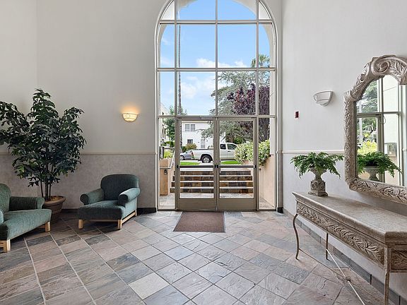 2nd image of 937 12th St APT 207