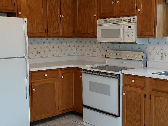 3rd image of 217 Winnsboro Ct #2B
