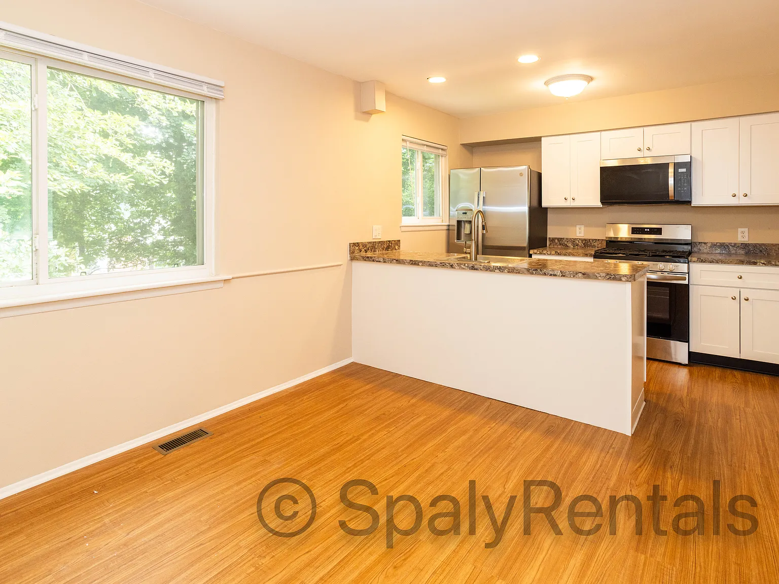 4 bed, 1.5 bath, 1575 sqft, $2,750 — Photo 3