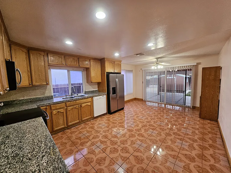 547 San Gabriel Ct — Photo 10