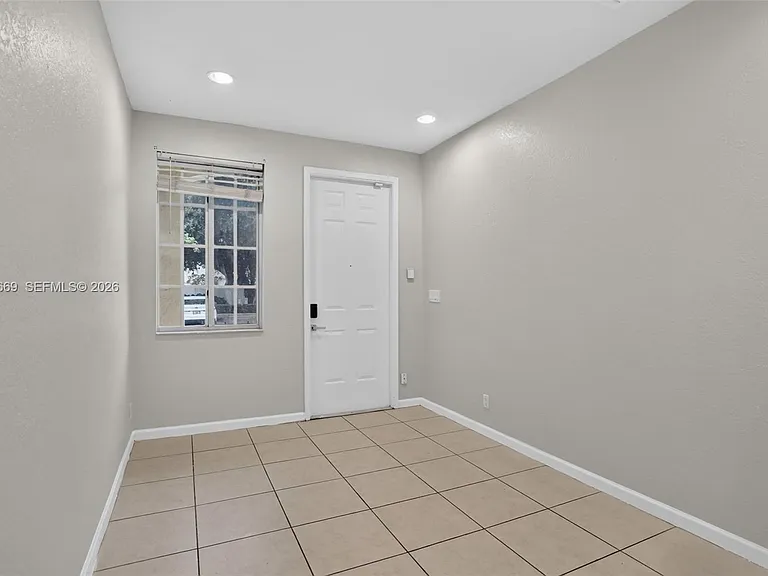 5337 SW 40th Ave #5337 — Photo 6
