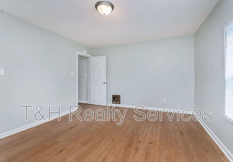 326 Jefferson Ave — Photo 24