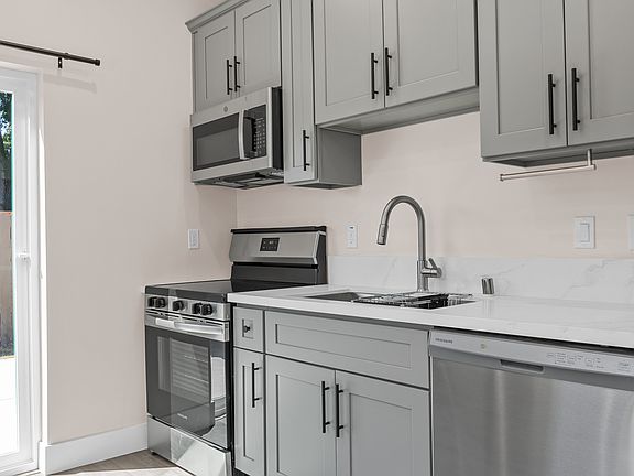 4th image of 430 Myrtle Ave