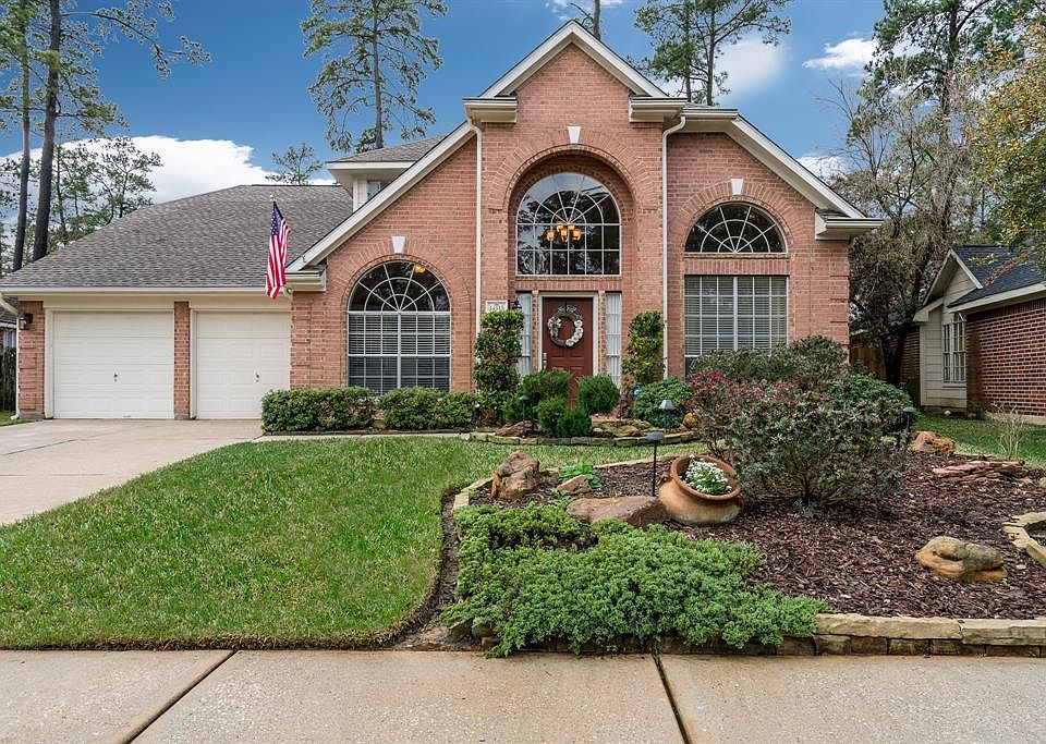Gorgeous 4 bedroom/3.5 bath, 2 story home located in the golf course community of Longwood. Ready to make this your new home!