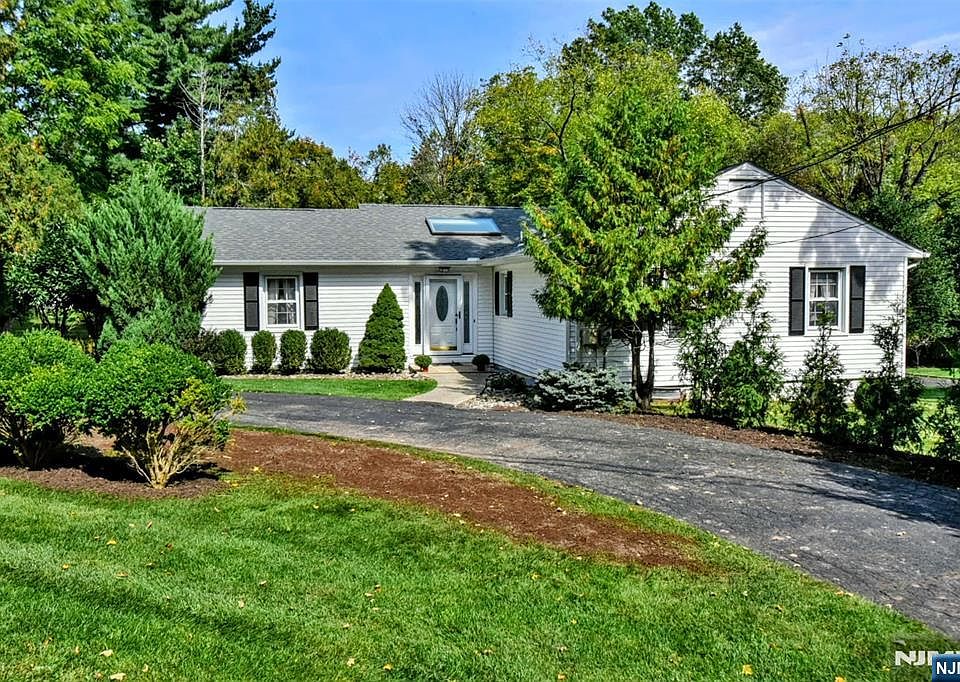 1st image of 486 W Saddle River Road