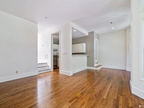 5th image of 381 Elizabeth St