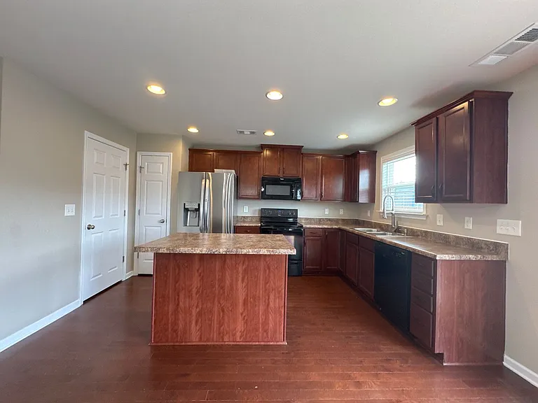 112 Suggs Dr — Photo 6