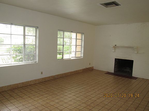 Living Room with Fireplacve