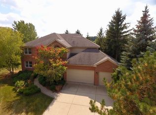 711 Goldenrod Ct, Crystal Lake, IL 60014