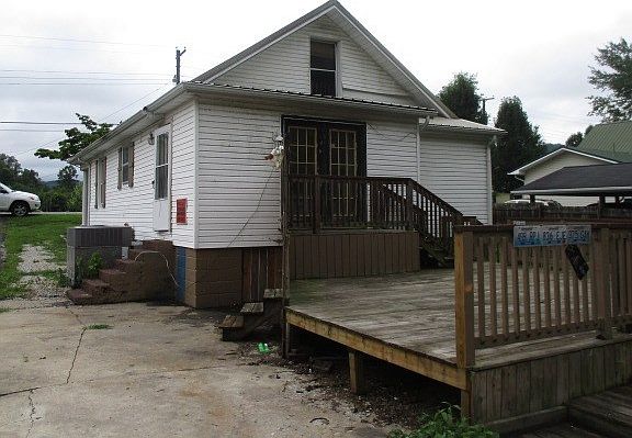 3rd image of 42 S Buckingham Ave