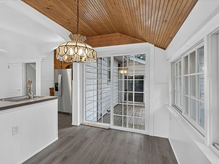 7325 Sutherland Ave — Photo 20