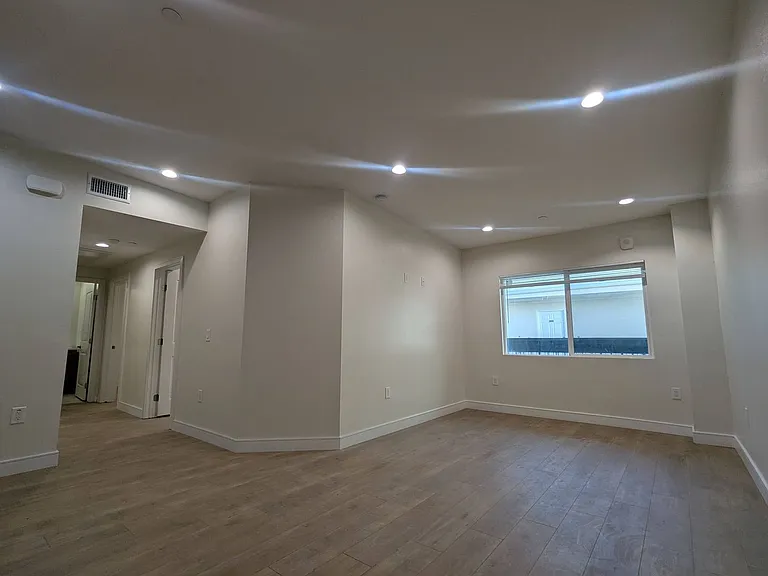 14411 Vanowen St #212 — Photo 2