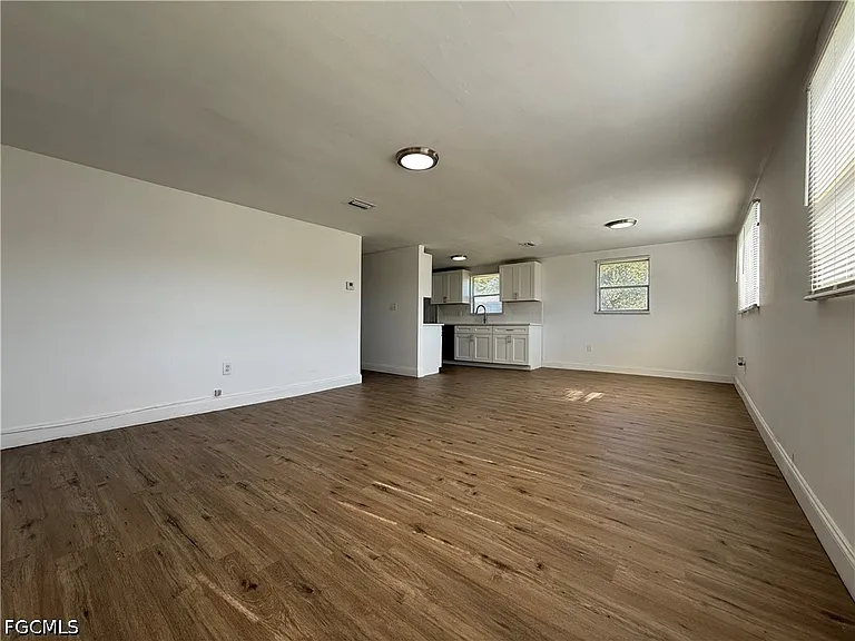 1154 Gamble St — Photo 3
