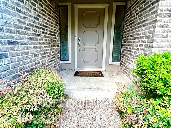 2nd image of 1307 Creekview Dr