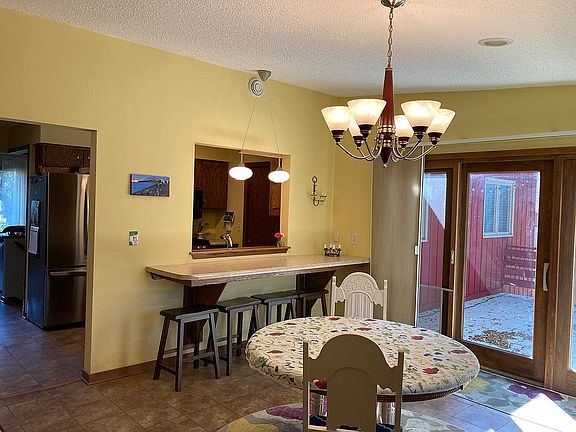 3rd image of 219 Cherry St