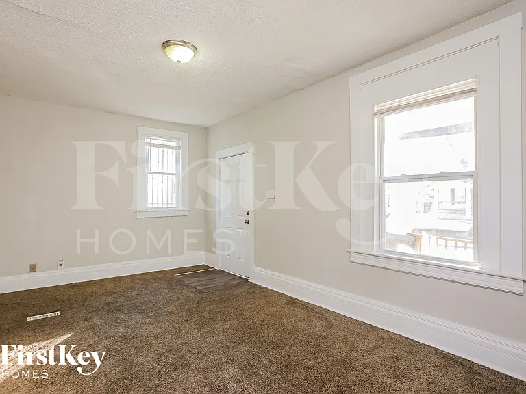 2447 Norton Ave — Photo 9