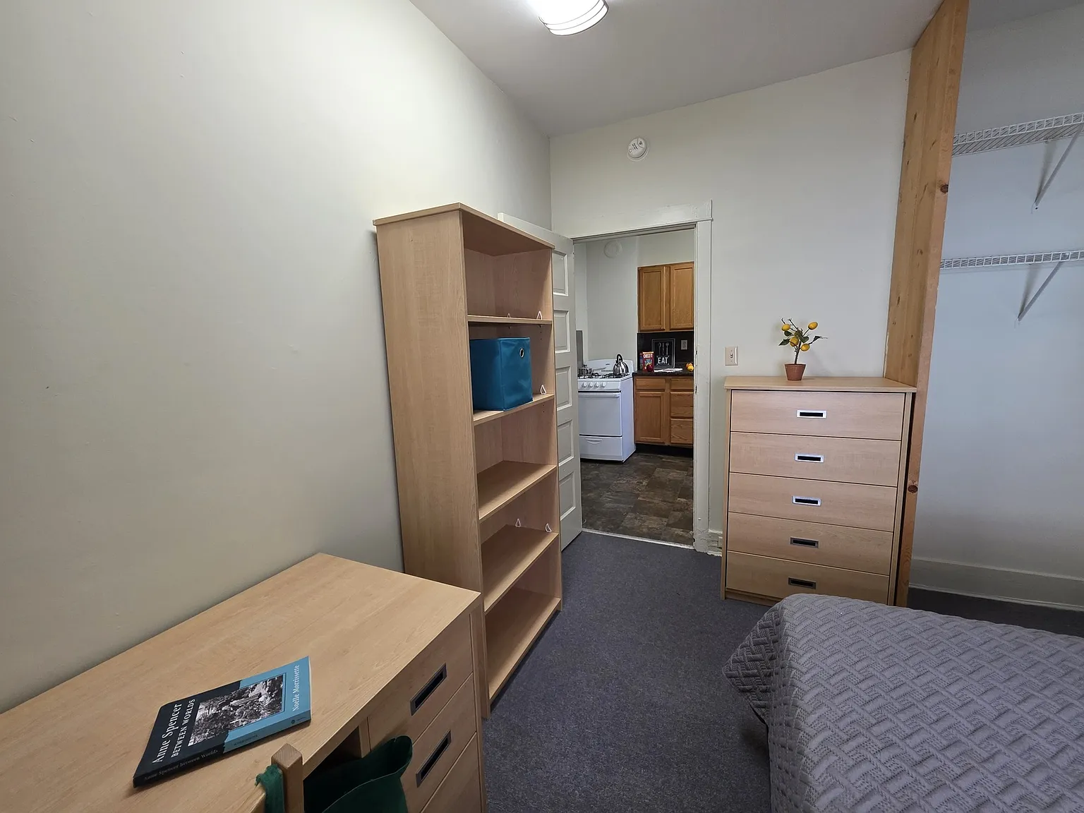 10-Bedroom Apartment in Central Collegetown — Photo 4