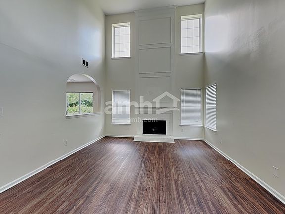 5th image of 7628 Nicolette Ct