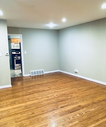 4th image of 8826 N Prospect St #8826