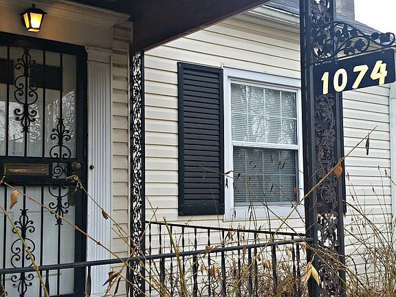2nd image of 1074 Meadow Ln