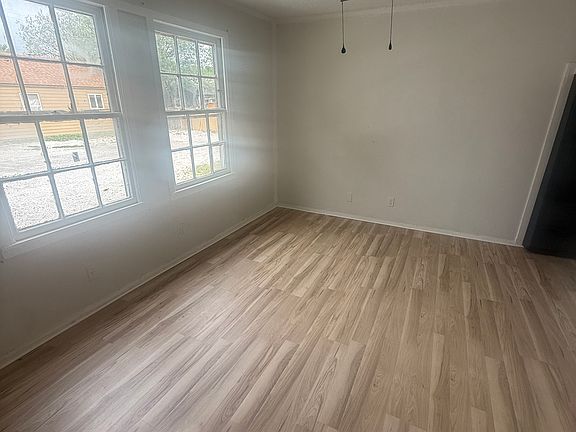 4th image of 4435 & 4437 E Boston St #2