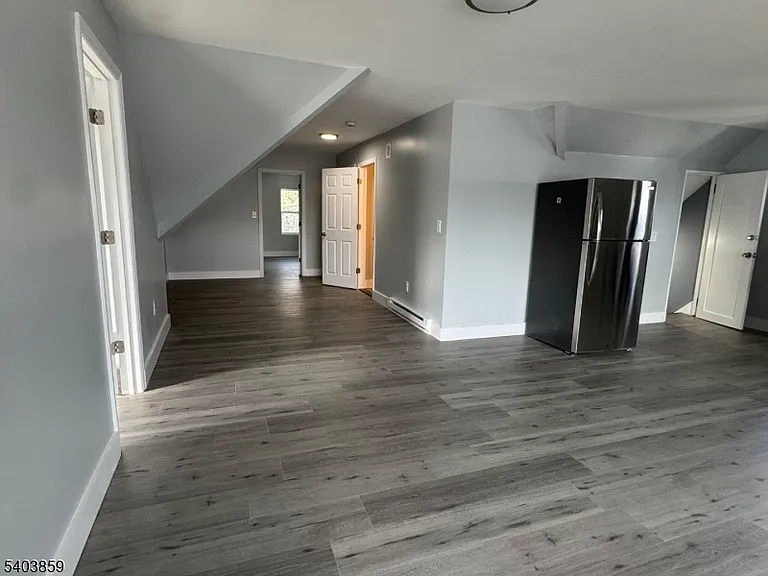 327 N Maple Ave — Photo 4