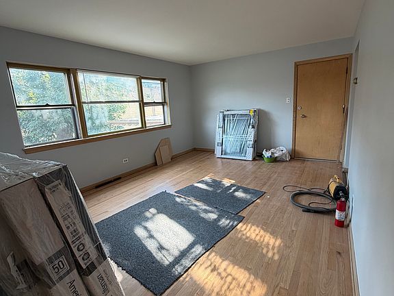4th image of 7919 W Cermak Rd APT 3