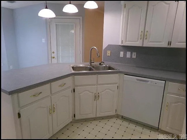1024 Colonial Dr — Photo 5