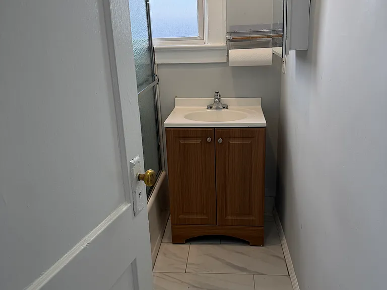 574 N 7th St #2 — Photo 3