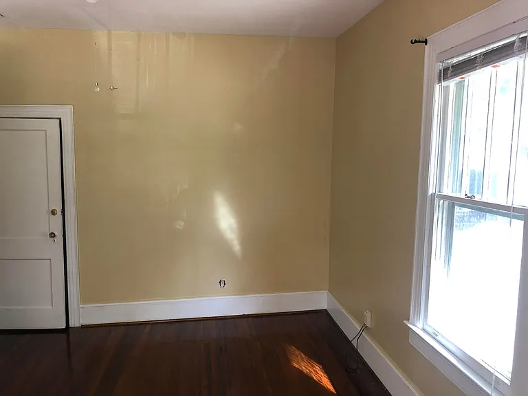 609 S Elm St — Photo 8