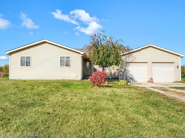 824 Janna Leigh Dr, Otter Lake, MI 48464