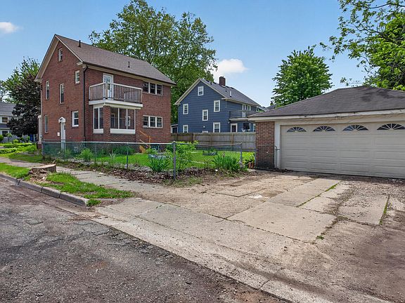 3rd image of 716 6th St