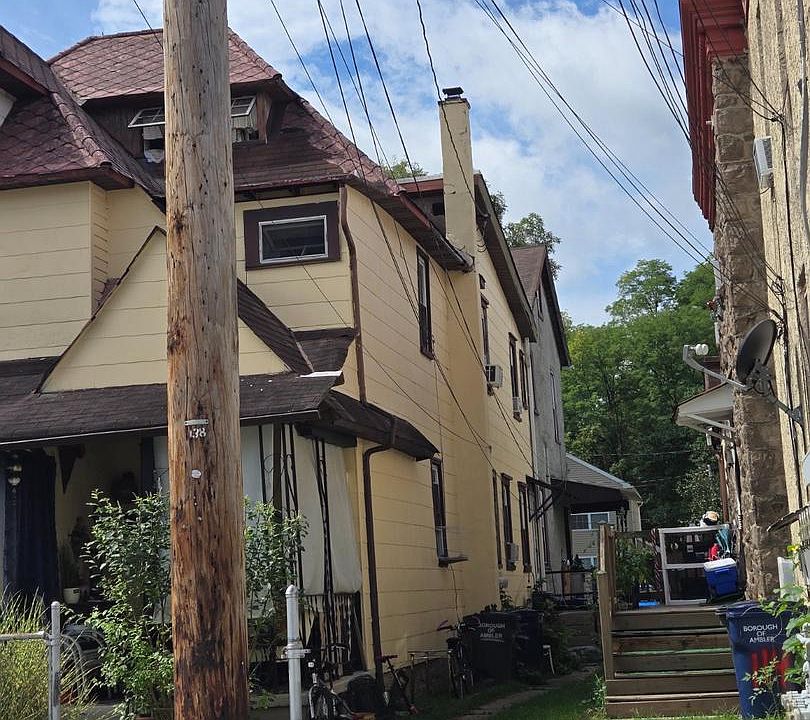 1st image of 116 S Chestnut St