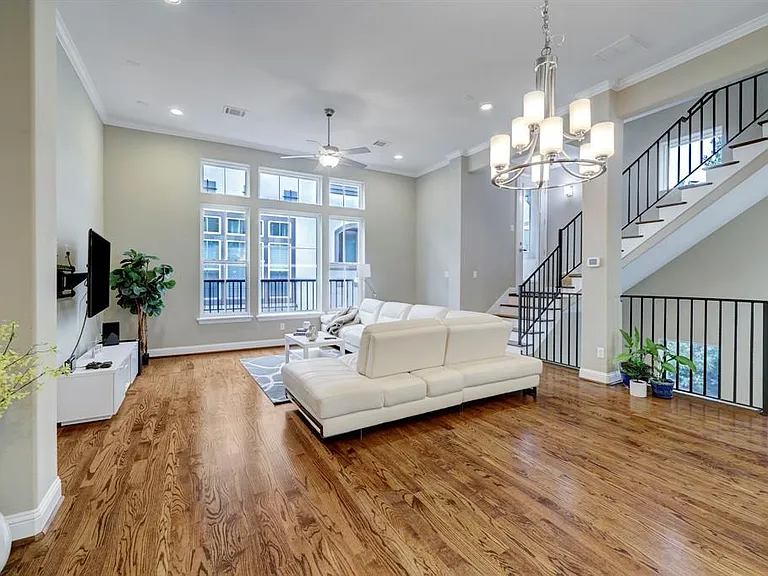 6125 Stillman St — Photo 3