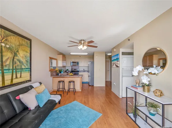 94-979 Kauolu Pl APT 807, Waipahu, HI 96797