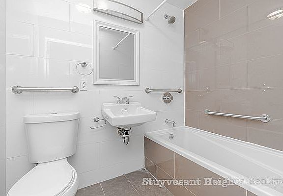 4th image of 9222 Skidmore Ave #2B