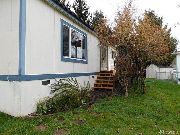 4th image of 826 Mahogany Ln NW