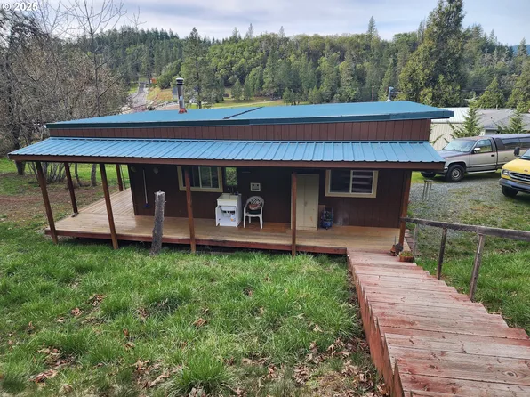 510 Huffman St, Canyonville, OR 97417