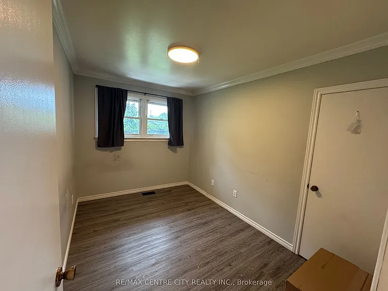 10 Tewksbury Cres — Photo 16